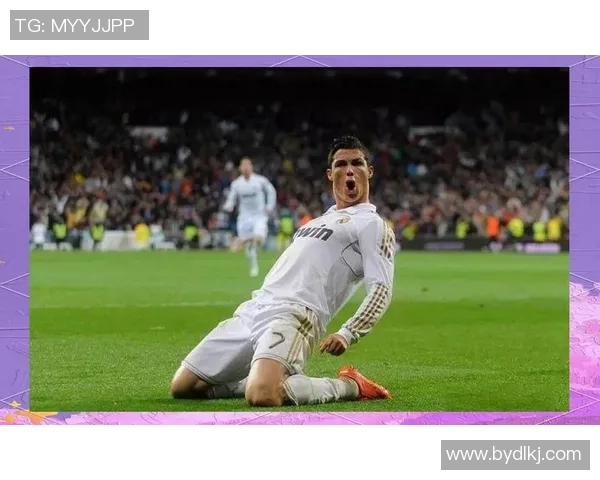 足球明星小摆台的传奇人生与场上风采全解析 足球明星小摆台的传奇人生与场上风采全解析